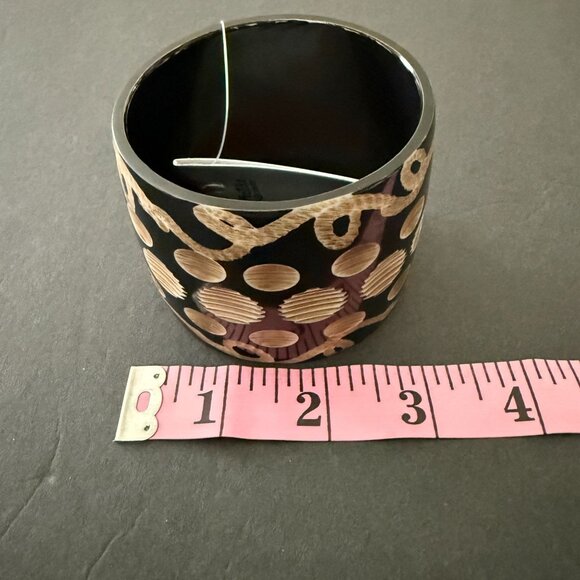 NWT Antika Wide Black Tan Bangle Bracelet Intricate Carved Design Lead Compliant - Picture 5 of 9